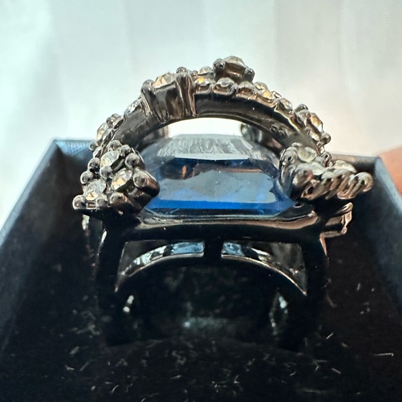 Vintage large black CZ sapphire and diamond cocktail ring - Picture 3 of 10